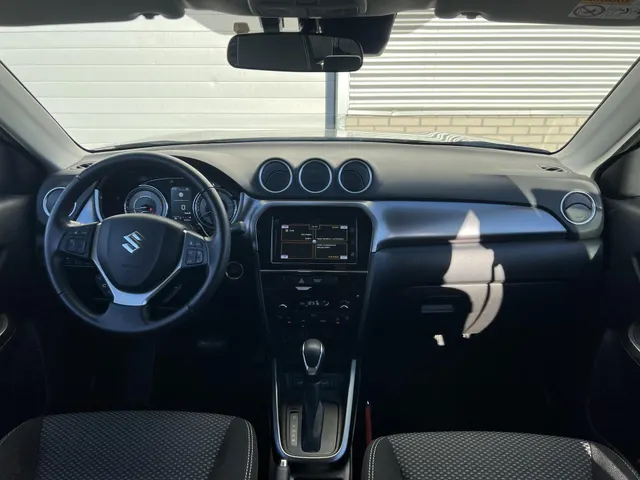 Suzuki Vitara 1.5 Hybrid Select Automaat | Trekhaak | All Season Banden | Lage Kilometerstand | Apple Carplay & Android Auto