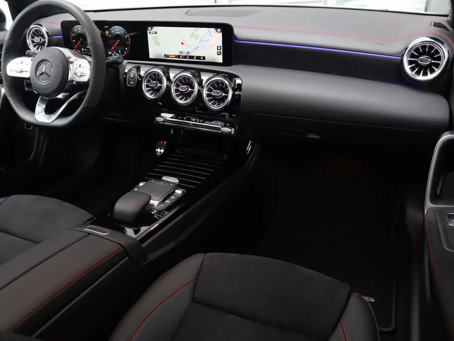 Mercedes-Benz CLA 200 AMG Line l Panoramadak l Stoelverwarming l Carplay