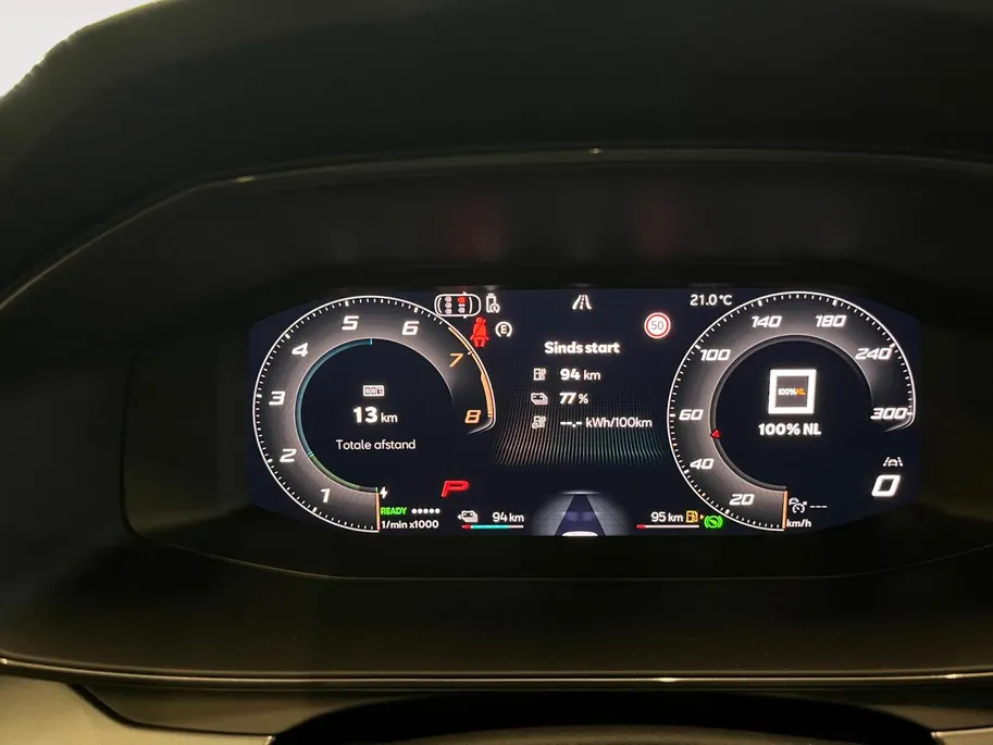 CUPRA Formentor 1.5 TSI e-Hybrid Business | Panoramadak | Stuur verwarming etc! | Trekhaak | Super compleet en helemaal nieuw!