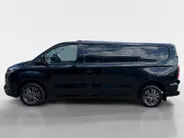 Ford E-Transit Custom 340 L2H1 Limited 71 kWh | Direct Leverbaar | 0,99% Financiering | 352km WLTP Rijbereik | AGR-Stoelen | Driver assistance pack ultimate | 17inch lichtmetalen velgen | Laadvloer bescherming