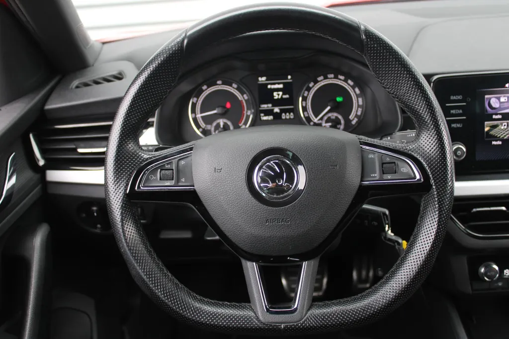 Škoda Kamiq 1.5 TSI ACT Sport Business | Automaat | Android Auto | Apple Carplay | PDC | Cruise | 16' LM |