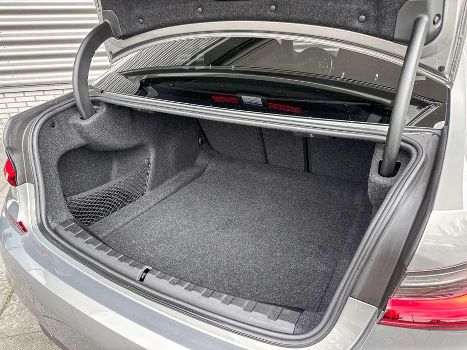 BMW 3 Serie Sedan 320i Business Edition Plus