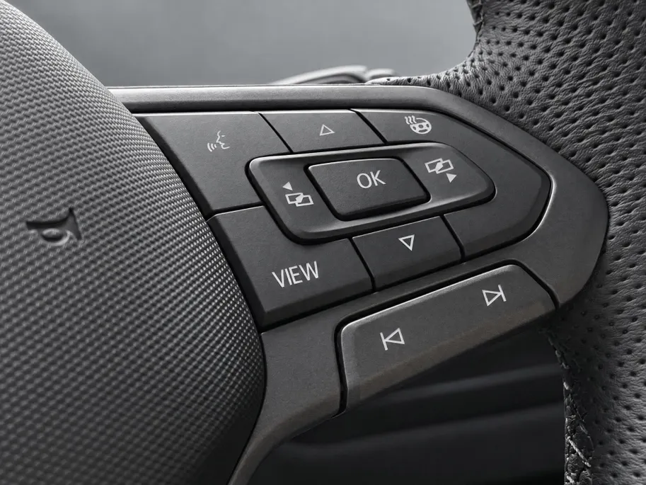 Volkswagen T-Roc 1.5 eTsi 150pk DSG R-Line First Edition · Camera · Wegklapbare Trekhaak · Stoelverwarming · Dodehoek Detectie · Elek. Achterklep · 19'' Inch · Garantie t/m 08-03-2030 of 100.000km