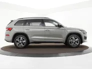 Škoda Kodiaq 1.5 TSI 150pk DSG Sportline Business 7p. · Camera · Inklap. Trekhaak · Keyless · Elek. Bestuurdersstoel + Geheugen · Matrix LED · Garantie t/m 27-05-2028 of 100.000km