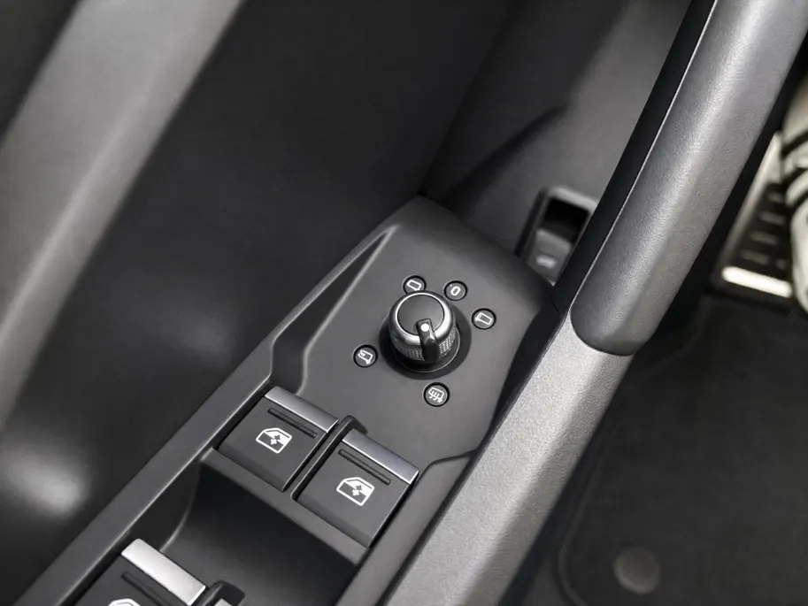 Audi Q3 35 TFSI 150pk S edition · Apple/Android Car Play · 20'' Lichtmetalen Velgen · Elek. inklapbare buitenspiegels · Audi Sound · Virtual Cockpit · Garantie t/m 16-01-2027 of 100.000km