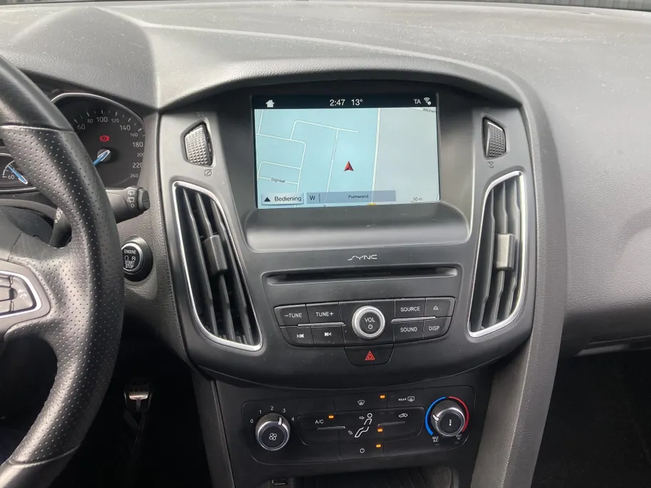 Ford Focus 1.0 Ecoboost 125 pk ST-Line Wagon Navigatie - Apple Carplay/ Android Auto - Active Park Assist - Privacy Glass