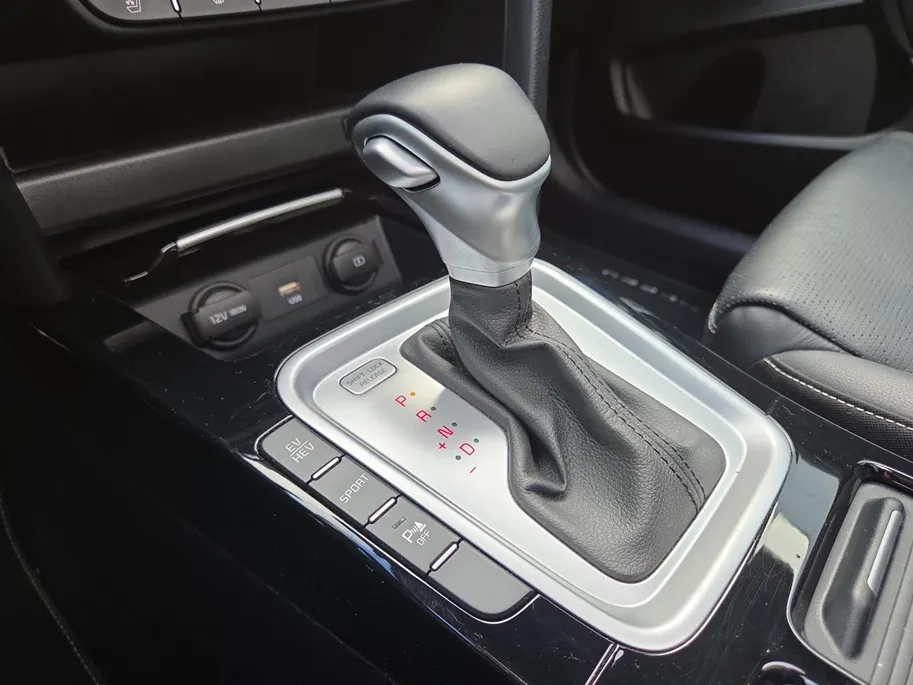 Kia XCeed 1.6i PHEV ExecutiveLine 1e Eigenaar | Dealer Onderhouden | Meest luxe uitvoering | Fabrieksgarantie | Stoelverwarming en Ventilatie | Carplay & Android | Camera | Dodehoek Detectie | Leder | Cruise Control Adaptief | Panorama Dak |