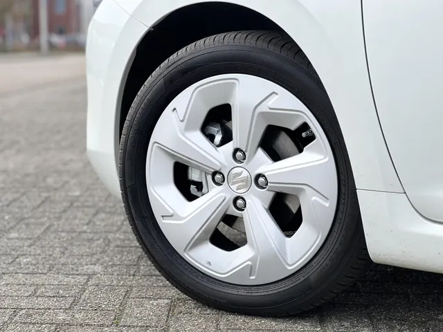 Suzuki Swift 1.2 Select Smart Hybrid | Demonstratievoertuig | Apple Carplay & Android Auto | 16' LM Velgen | Airco | Adaptieve Cruise Control