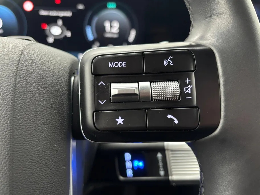 Hyundai Santa Fe 1.6 T-GDI PHEV Premium Plus 4WD 7p | Uniek Two Tone wrap Z-Signing | LED koplampen | Bose Audio | All Season banden | Lederen bekleding | NU Rijklaarprijs! Incl.12 Maanden, APK, Onderhoudsbeurt etc! Premiumpakket gratis!