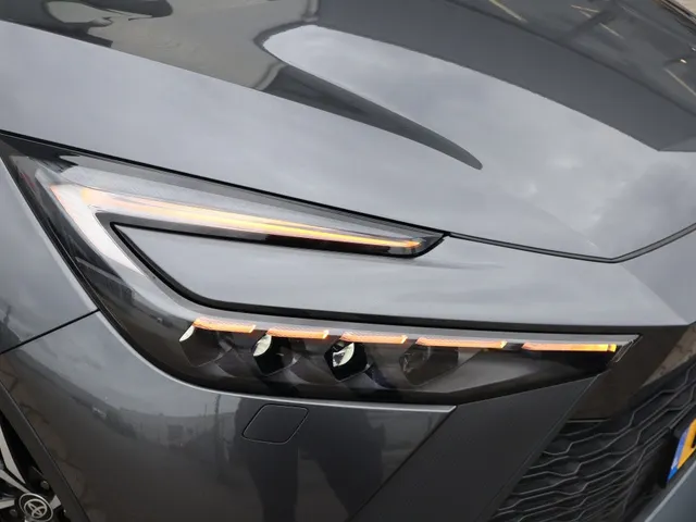 Toyota C-HR 2.0 PHEV 220 First Edition | Trekhaak | Stuur en stoelverwarming VERKOCHT