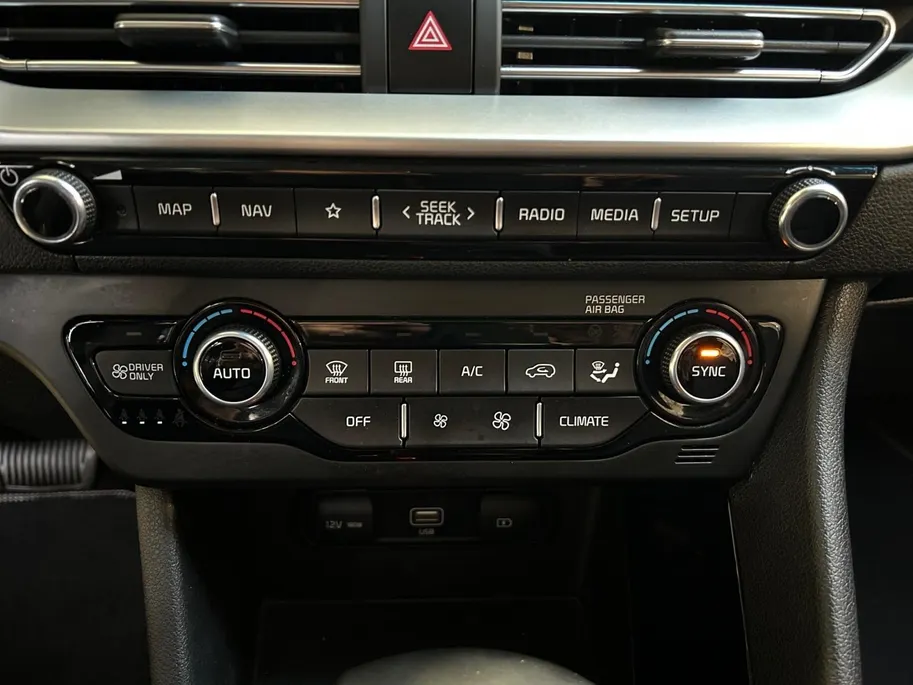 Kia Niro 1.6 GDi Hybrid DynamicLine | Apple Carplay / Android Auto | Navigatiesysteem | Licht + Regensensor | Parkeersensoren + Camera Achter | Climate Control | Cruise Control Adaptief | Rijstrooksensor + Correctie