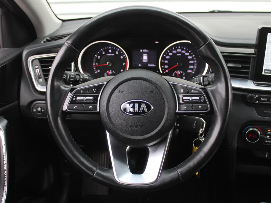 Kia Ceed 1.4 T-GDi DynamicPlusLine | Trekhaak | Stuur-/stoelverwarming | Camera | 17' LM | Navi | Clima | Half leer/stof |