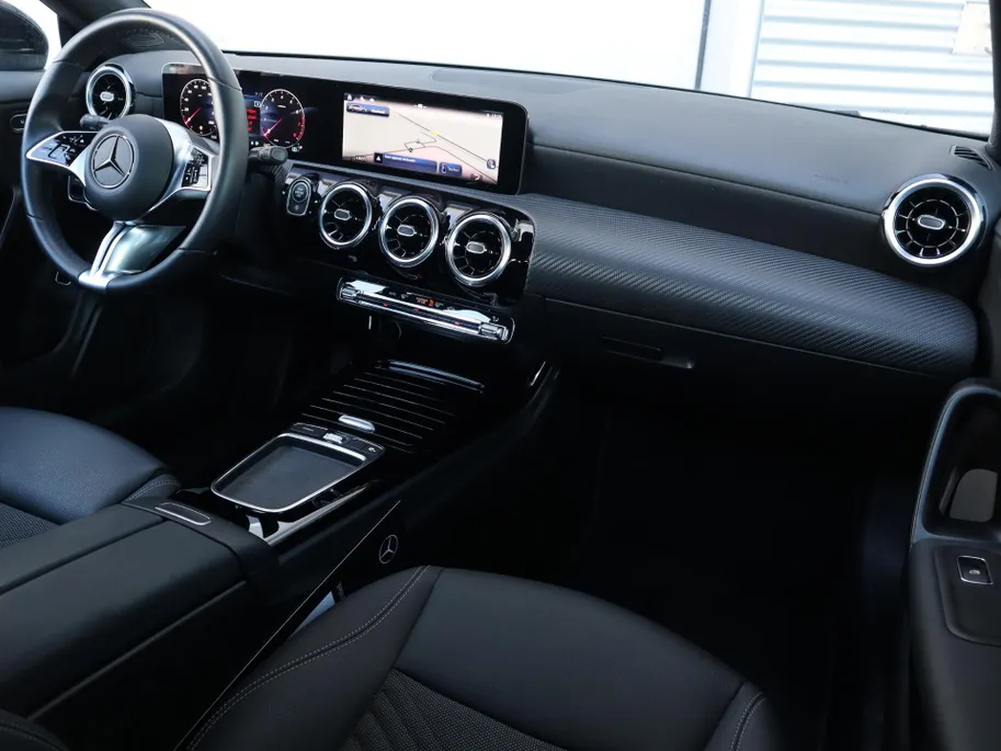 Mercedes-Benz CLA Shooting Brake 180 Business Solution Luxury l Keyless l Achteruitrij camera l Stoelverwarming