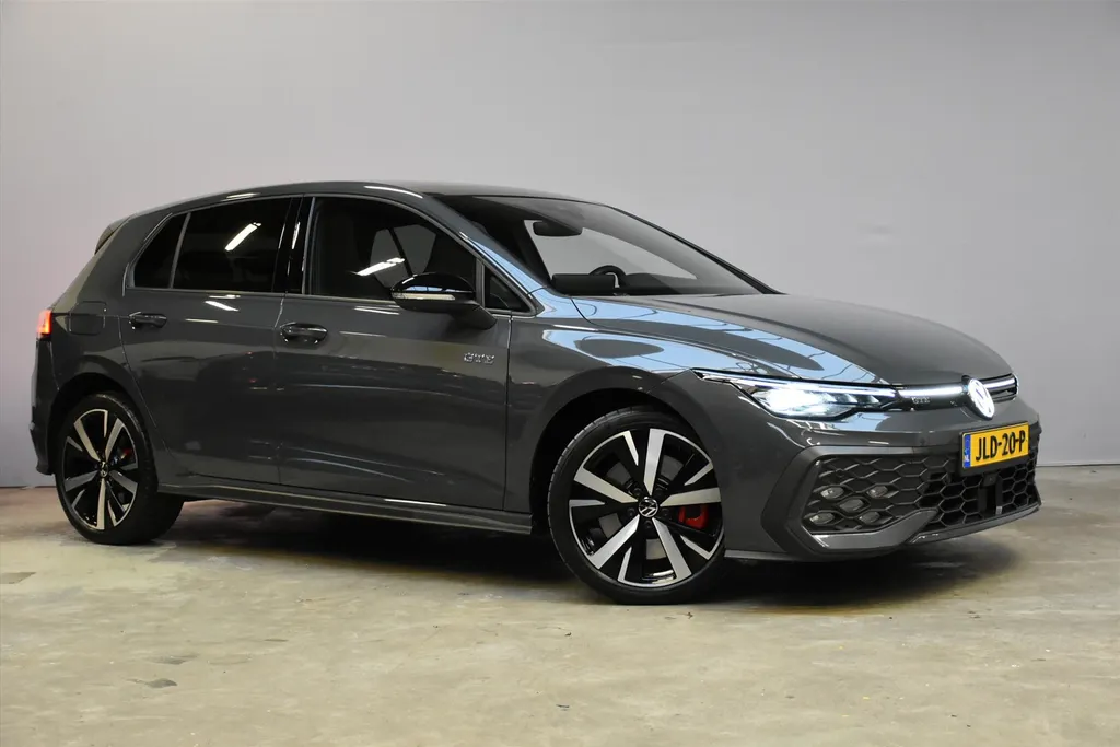 Volkswagen Golf 1.5 eHybrid GTE | Panoramadak | 360° Camera | Navigatie