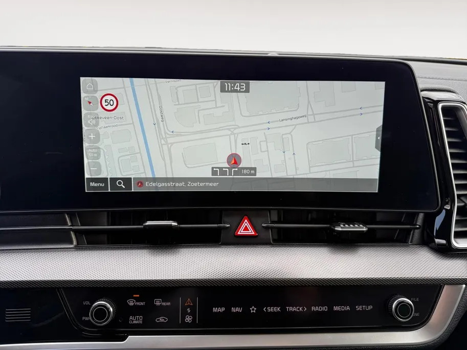 Kia Sportage 1.6 T-GDi Hybrid Dark Edition | Camera | Stuurverwarming | Stoelverwarming voor + achter | Apple Carplay / Android Auto | LMV | LED |