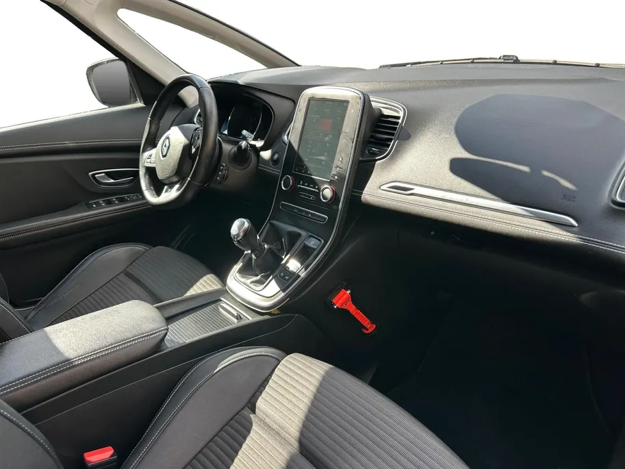 Renault Scénic 1.3 TCe Bose | Camera | Cruise & Climate Control | Bluetooth | Navigatie | BOSE Speakers | Parkeersensoren | Stoelverwarming | 12 Maanden BOVAG Garantie