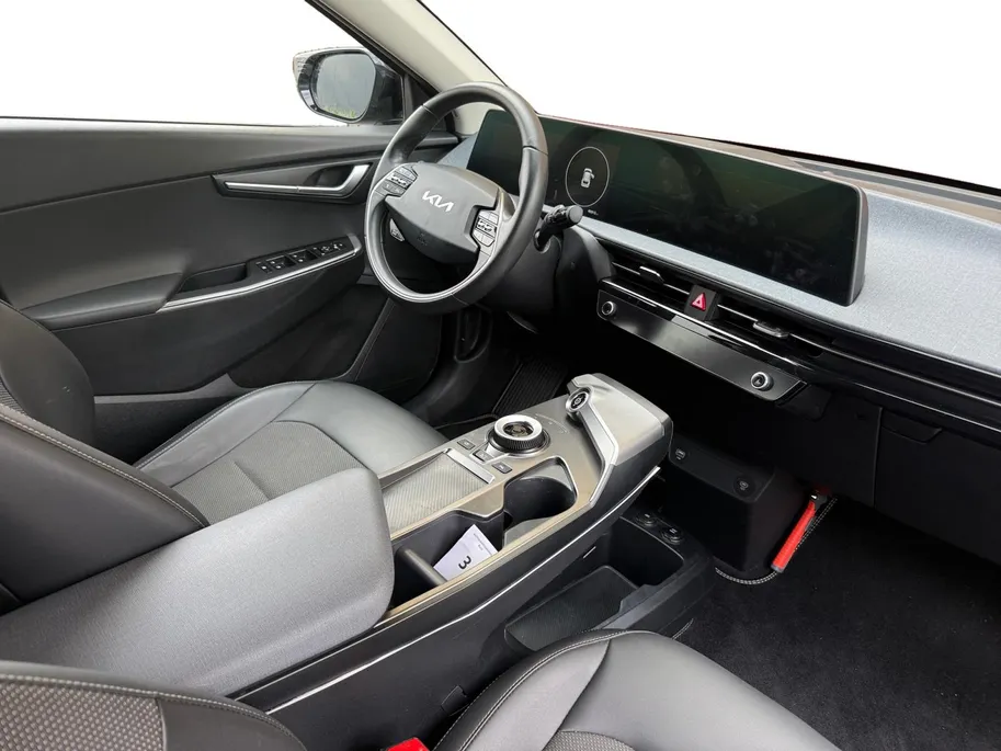 Kia EV6 Light 58 kWh 170 PK | 1e Eigenaar | Dealer onderhouden | Metallic lak | Trekhaak | Accu=100% | Fabrieksgarantie t/m 28-02-2031 + 3x 1 jaar*  | NAP