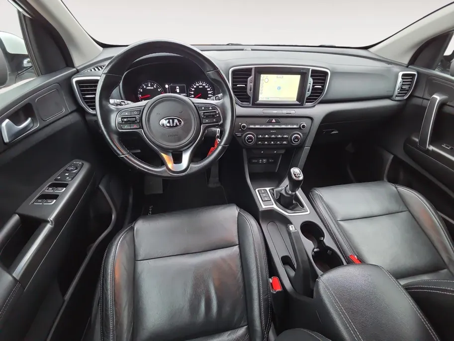 Kia Sportage 1.6 GDI DynamicLine | Dealer Onderhouden | Stoelverwarming voor en achter | camera | Navigatie | Cruise Control | LM Velgen 17' | Lader | 12 Maanden BOVAG Garantie |