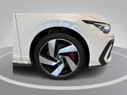 Volkswagen Golf 1.5 eHybrid 272pk DSG GTE · Panoramadak · Camera · Inklap. Trekhaak · Leder Vienna · Head-Up Display · Stuur-& Stoelverwarming + verkoeling · Garantie t/m 15-06-2030 of 100.000km