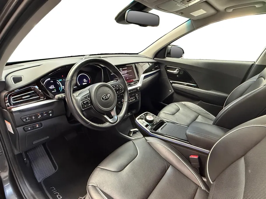 Kia e-Niro ExecutiveLine 64 kWh Full options | Stoelverwarming + verkoeling | Navigatie / Carplay | Dodehoekdetectie | Memory seat