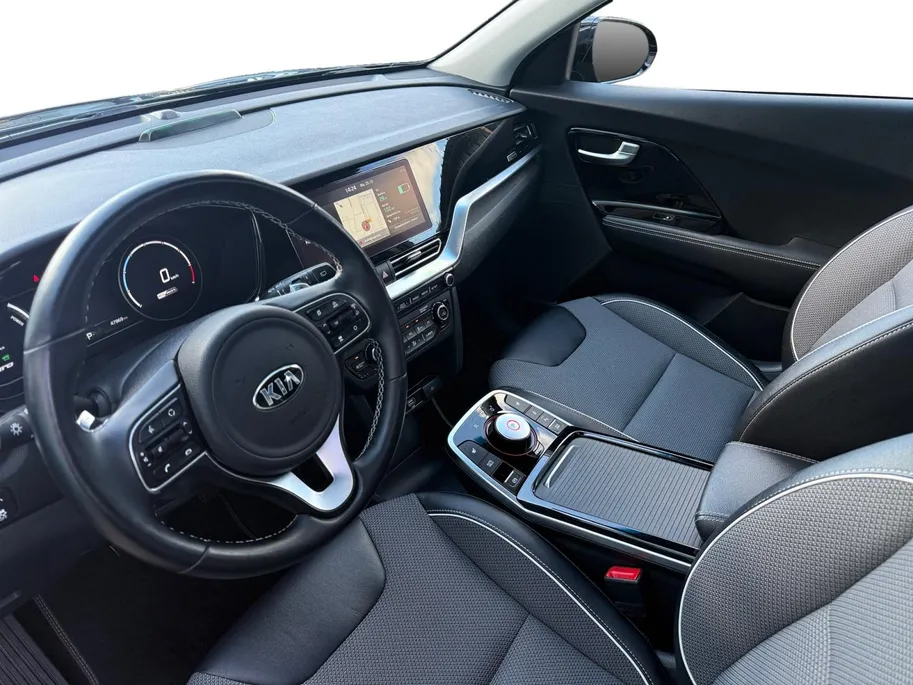 Kia e-Niro DynamicPlusLine 64 kWh | SOH 97,5% | Camera | Keyless | Schuifdak | Navi | Apple Carplay | Android Auto | Lichtmetalen Velgen |
