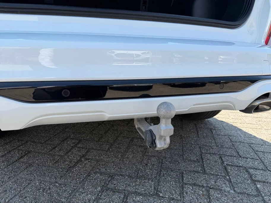 Ford Kuga 2.5 PHEV ST-Line X | Automaat | Pano dak | HUD | Elektr. uitklapbare trekhaak | Adapt. Cruise control | BLIS | Parkeersensoren voor en achter | 360 graden camera | Elektr. achterklep | B&O audio | Navigatie | Apple carplay & Android auto | Fabrieksgaranti