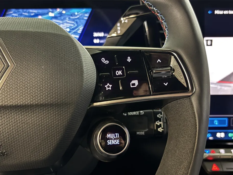 Renault Austral 200PK E-Tech Full Hybrid Esprit Alpine Automaat | 360 Camera | Elektrisch Verstelbare Stoelen | Apple CarPlay/Android Auto | Digital Cockpit | Climate Control | Stoelverwarming | Full LED | 20' Lichtmetalen Velgen |