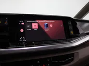 Volkswagen Multivan 1.4 218pk DSG eHybrid L2H1 Life Business · Glazen dak · Trekhaak · Camera · Elek. Schuifdeuren · Apple/Android Car Play · 7 Persoons · 18'' Inch · Garantie t/m 02-06-2028 of 100.000km