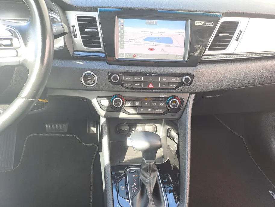 Kia Niro 1.6 GDi Hybrid ExecutiveLine Leer | Automaat | Trekhaak | Navi | Camera | Voorstoelen verwarmd |  stuur verwarmd | Cruise control adaptief