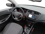Hyundai i20 1.0 T-GDI Comfort Automaat | All weatherbanden | Trekhaakl | Navigatie | Camera |