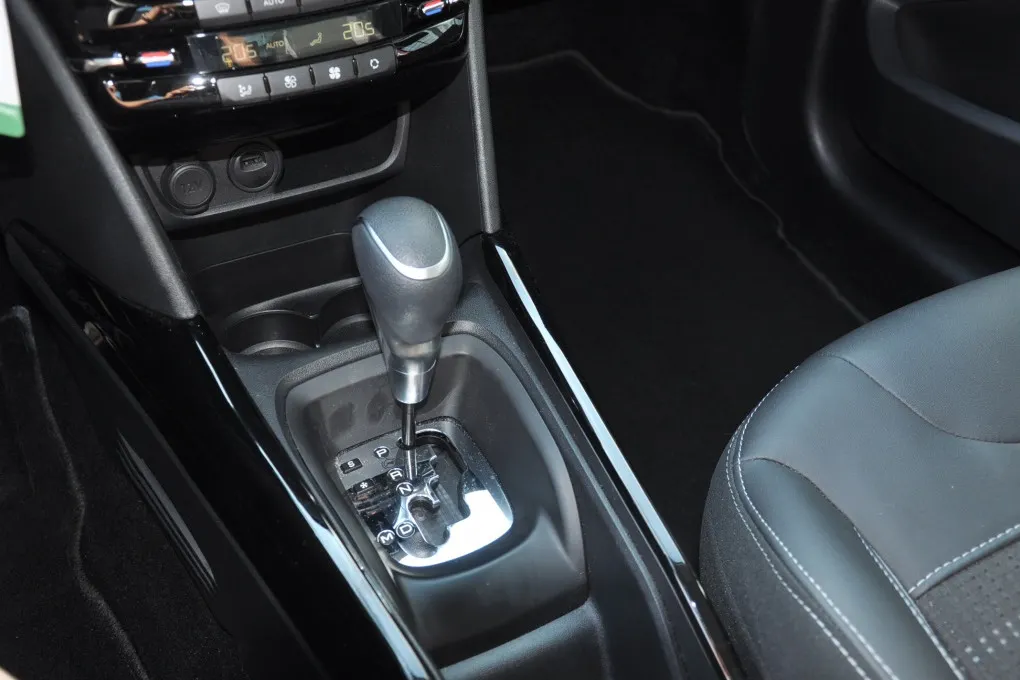 Peugeot 2008 1.2 PureTech GT-Line Navi Apple Android