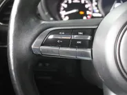 Mazda 3 2.0 e-SkyActiv-G M Hybrid 122 Luxury | Trekhaak | Stuur-/stoelverwarming | Leer | 360 Camera | Stoelgeheugen | 18' LM | HUD | LED | Cruise adapt. |