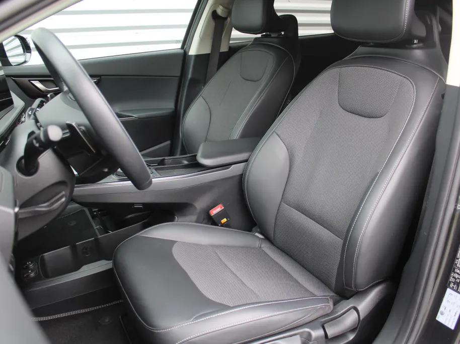 Kia EV6 Air 84 kWh | Stuur-/stoelverwarming | Camera | Cruise adapt. | Telefoonlader | Clima | Navi | 19' LM | LED | Apple Carplay/Android Auto |