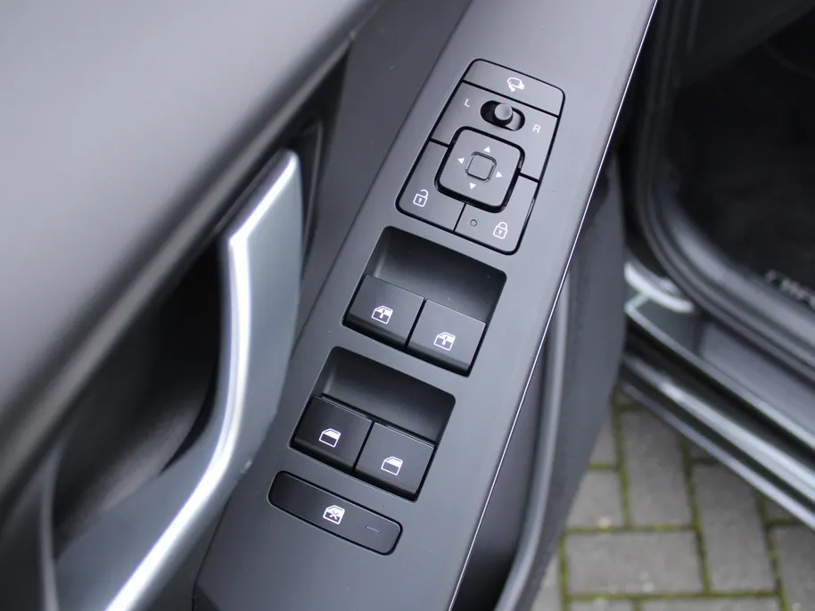 Kia Niro EV DynamicLine 64.8 kWh | 17' LM | Airco | Cruise | Camera | Navi | PDC |