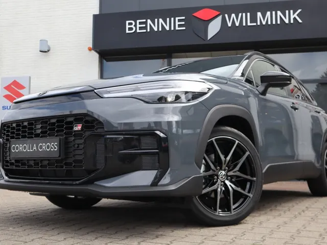 Toyota Corolla Cross Hybrid 180 GR Sport | Stoel/Stuur Verwarming | Blindspot
