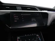 Audi e-tron 55 quattro 408pk S edition · SOH 94,8% · Panoramadak · Luchtvering · 360 Camera · Apple/Android Car Play · Stoelverwarming · 21'' Inch ·