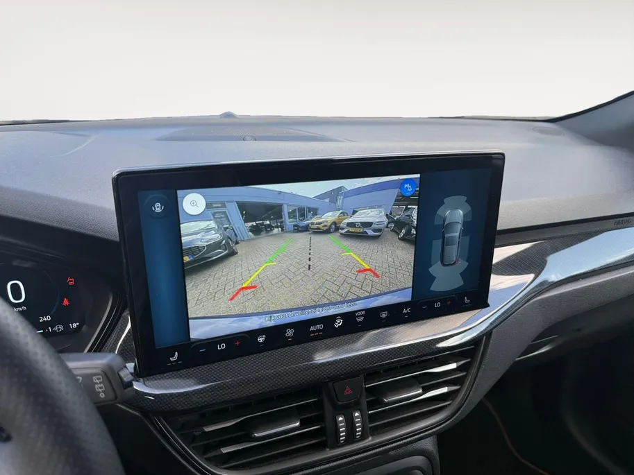 Ford Focus Wagon St-Line X | Schuif-kanteldak | Adapt. Cruise Control | Winterpack | Achteruitrijcamera | Apple Carplay/ Android Auto | | B&O premium audio | 12 maanden garantie