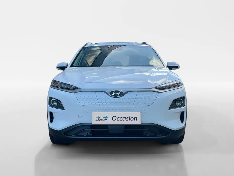 Hyundai Kona EV Fashion 64 kWh 204PK | Warmtepomp | Navigatie | Apple Carplay & Android Auto | Adaptive cruise control | Open dak | Head-up display | Achteruitrijcamera |