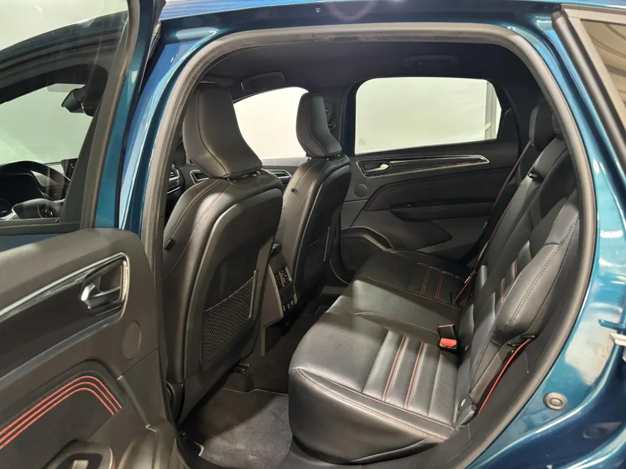 Renault Arkana 145PK E-Tech Hybrid R.S. Line Automaat | 9,3' Navi | Camera | Climate Control | Adaptive Cruise Control | Stoel + Stuurwiel verwarming | Apple CarPlay/Android Auto | Parkeersensoren | Lichtmetalen Velgen |