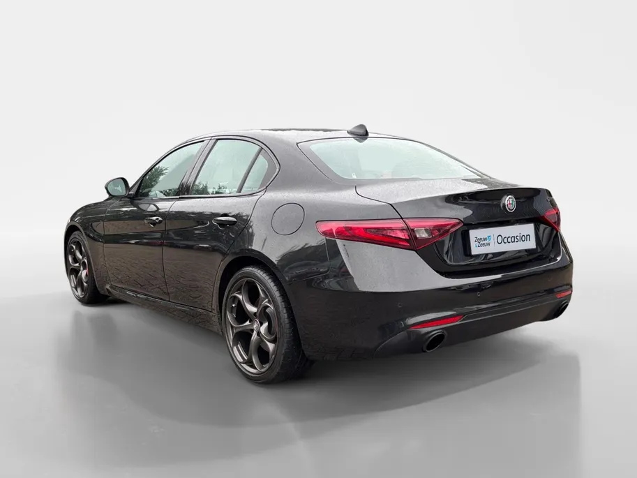 Alfa Romeo Giulia 2.0T B-Tech | 200PK | 19 INCH | AD.CRUISE | CAMERA | STOEL & STUURVERWARMING | CARPLAY |