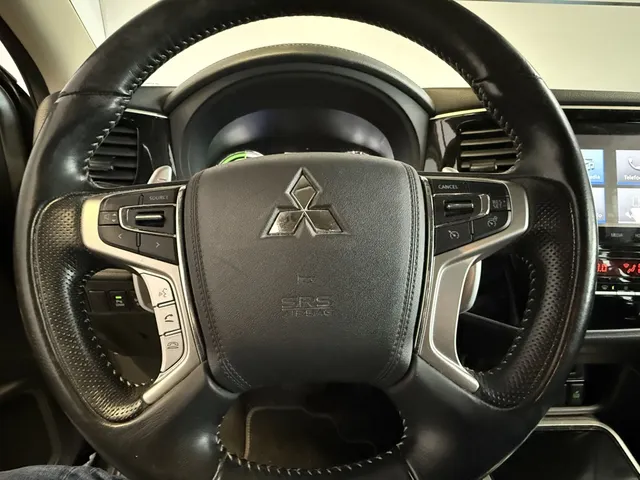 Mitsubishi Outlander 2.4 PHEV Pure + Carplay