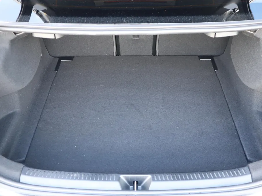 Mercedes-Benz A-Klasse 180 Star Edition Luxury Line l Trekhaak l Achteruitrij camera l Stoelverwarming l Ambiente lichtpakket