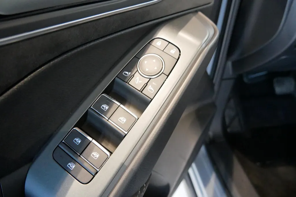 Nissan QASHQAI 1.5 e-Power Tekna Plus |360grd Camera|Navigatie|Pro-pilot|Stoelgeheugen|Bose audio|Nappa lederen bekleding|Two-tone kleurstelling|Parkeersensoren voor en achter|Cold Pack| Panoramisch glazendak|
