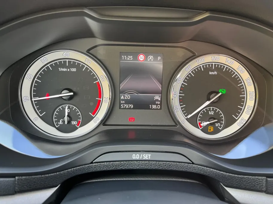 Škoda Karoq 1.5 TSI ACT Business Edition |Upgrade Business|Trekhaak| Stuur/Stoelverwarming| Comfort-pakket|12 maanden Bovag garantie|