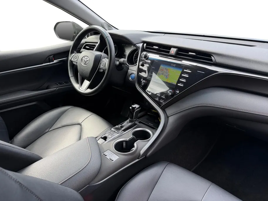 Toyota Camry 2.5 Hybrid Premium LM VELGEN | LEDER | STOELVERWARMING | CRUISE | NAVI | APPLE CARPLAY EN ANDROID