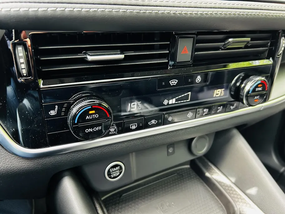 Nissan QASHQAI 1.3 MHEV Xtronic N-Connecta | NISSAN MORE 10 Jaar garantie | €6000,- korting inclusief inruilpremie | Andrioid/Apple Carplay | 360graden camera's | Stoel-/ Stuur-/ Voorruitverwarming | Panoramadak |