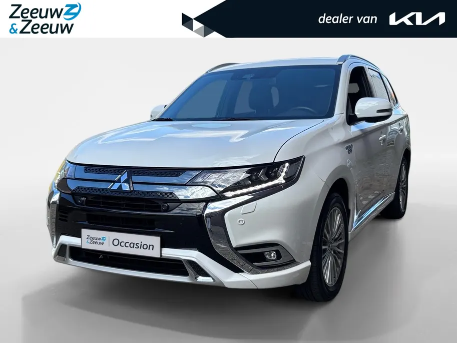 Mitsubishi Outlander 2.4 PHEV Instyle | Trekhaak | Leder | Schuif-kantel dak | Rondom camera | Elektrisch. Achterklep | Stoel en stuurverwarming | Set winterwielen |