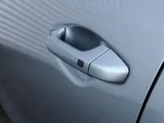 Kia Ceed 1.0 T-GDi DynamicPlusLine | Stuur-/stoelverwarming | Camera | Draadloos laden | LED | Dodehoek detectie | 16' LM |
