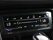Volkswagen Tiguan 1.4 TSI 245pk DSG eHybrid R-Line Business · Panoramadak · 360 Camera · Wegklapbare Trekhaak · Stoelverwarming · Matrix LED · Head-Up · 19'' Inch ·
