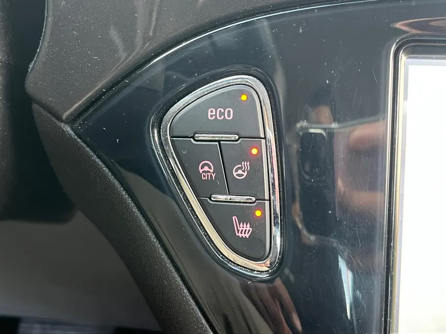 Opel Corsa 1.4 Cosmo Automaat | Verwamd stuur | Stoel verwarming
